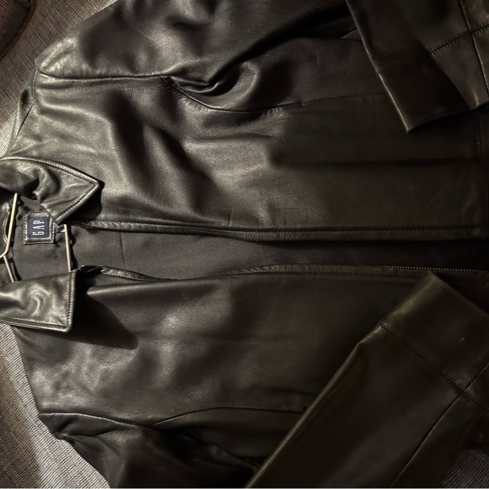 GAP women’s Black Leather Jacket